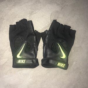 nike weightlifting gloves womens